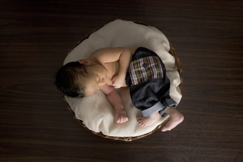 baby, sleeping, basket-1717572.jpg